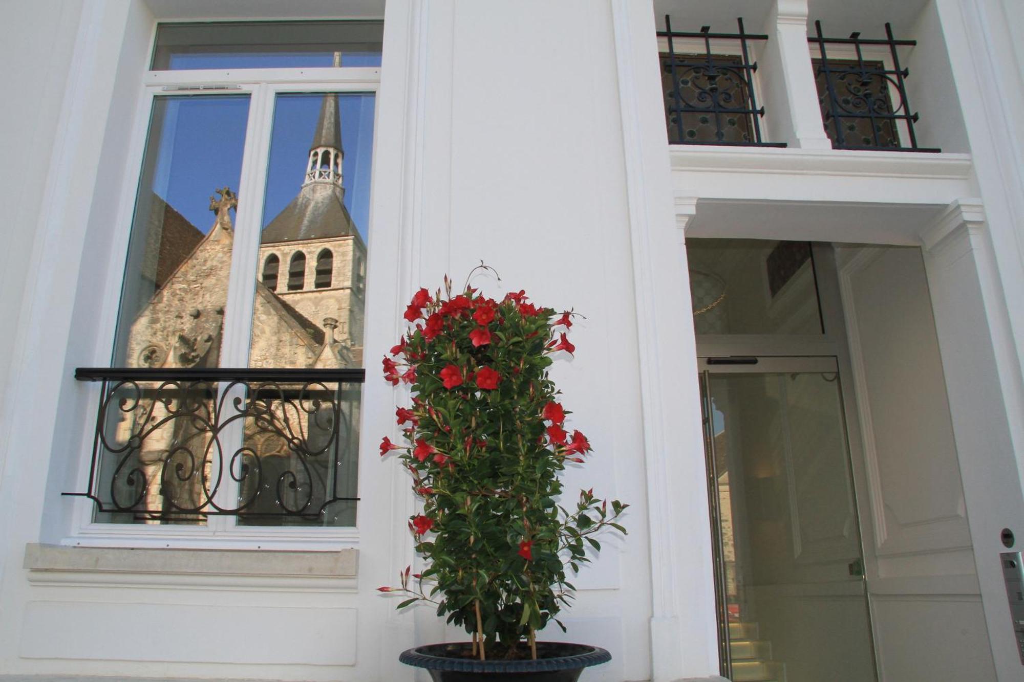 Le César Hôtel Provins Extérieur photo